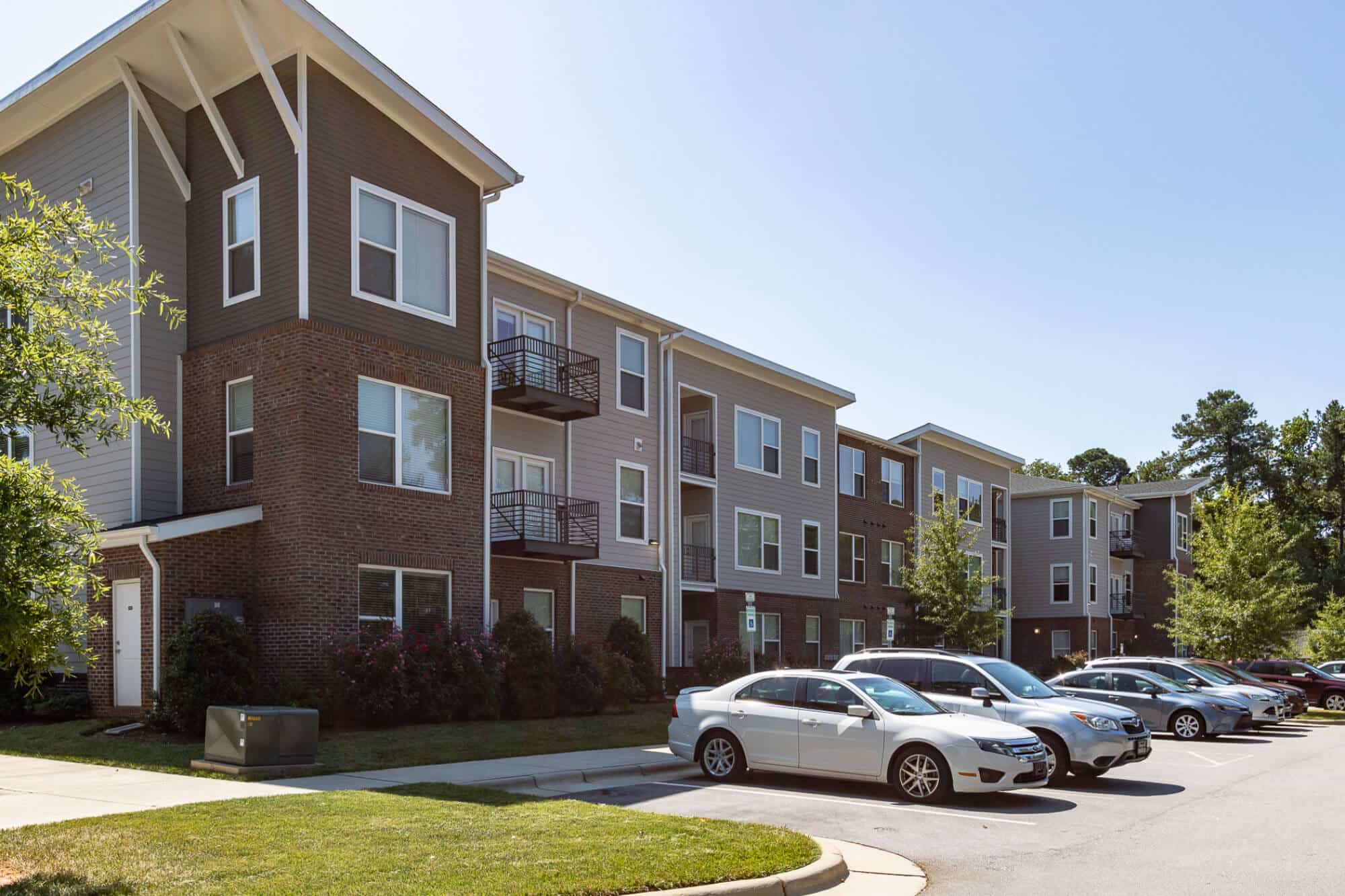 raleigh off campus apartments at centennial