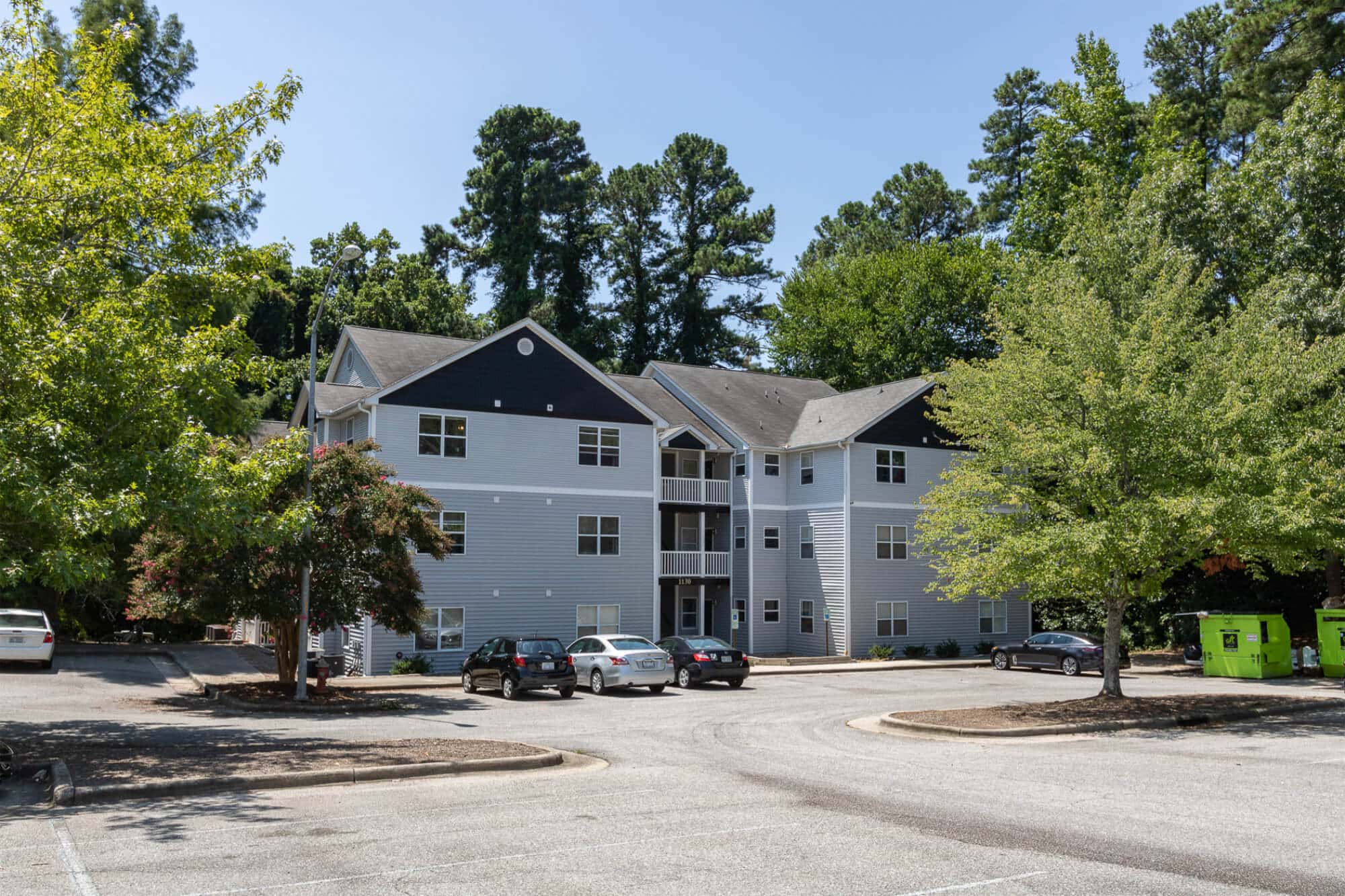 raleigh off campus university oaks off campus apartments near nc state university raleigh north carolina community building exterior parking lot